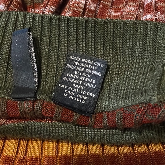 Sleeveless Stretch Sweater /Shirt dress - Picture 3 of 7